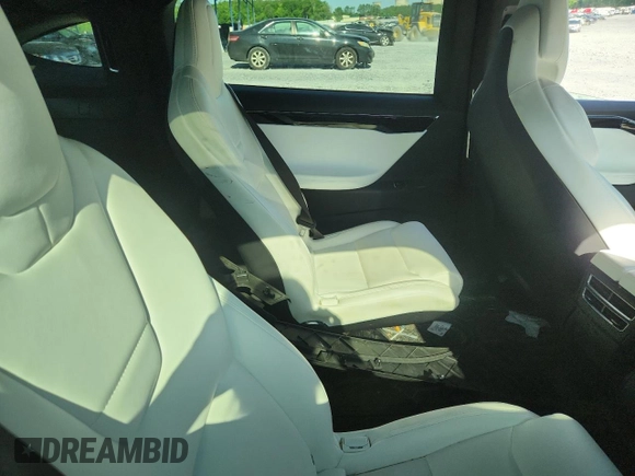2017 Tesla Model X 90D z VIN 5YJXCBE22HF060645, wystawiony jako Copart lot #57907115 z przebiegiem 55 343 mil mil oraz Szkoda całkowita • Salvage title. Historia ofert i sprzedaży dostępna na DreamBid. Obrazek 10.