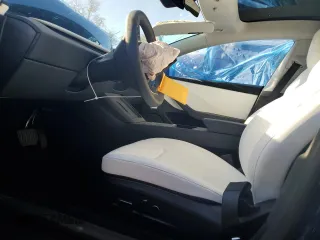2024 Tesla Model 3 z VIN 5YJ3E1EA9RF868731, wystawiony jako Copart lot #48133825 z przebiegiem Nie podano mil oraz Nie do naprawy. Historia ofert i sprzedaży dostępna na DreamBid. Obrazek 7.