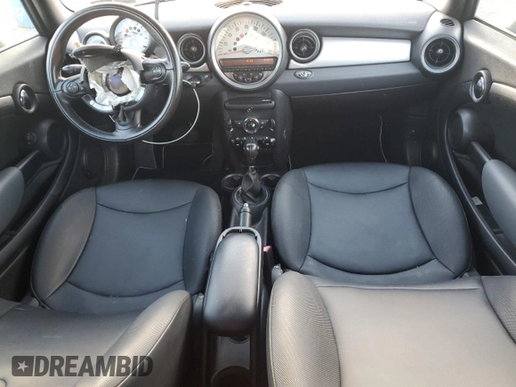 2011 MINI Convertible с VIN WMWZN3C55BT133269, выставлен на аукционе Copart как лот 74062294 с пробегом 48 582 миль миль и Списание • Salvage title. История ставок и продаж доступна на DreamBid. Изображение 8.