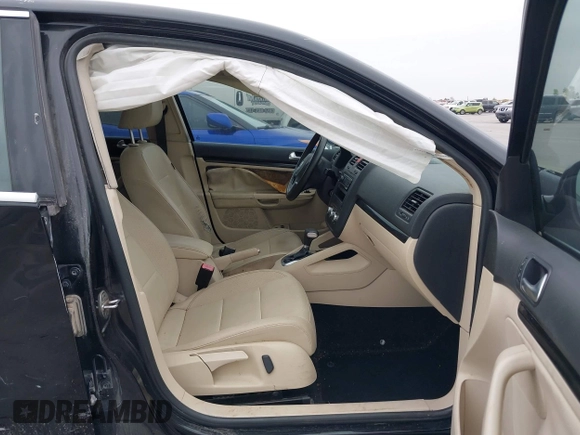 2010 Volkswagen Jetta SEL with VIN 3VWRX7AJ1AM018411, listed as a IAAI auction lot 41882206 with 282,505 mi miles and . Bid and sale history available at DreamBid. Image 5.