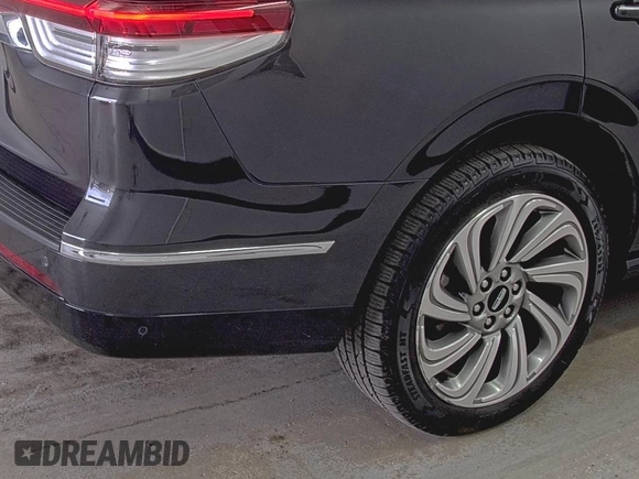 2022 Lincoln Navigator Reserve with VIN 5LMJJ2LT1NEL15170, listed as a IAAI auction lot 42832728 with 45,470 mi miles and . Bid and sale history available at DreamBid. Image 18.