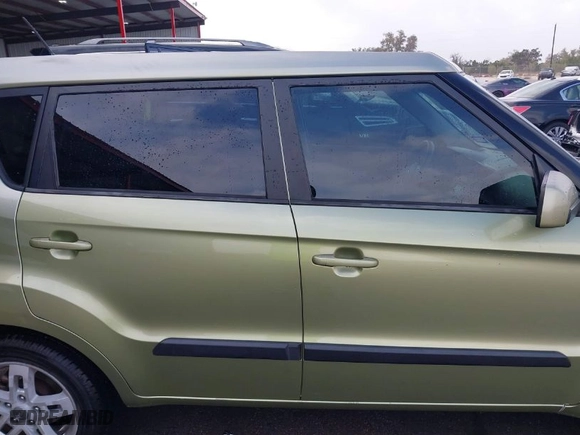 2011 Kia Soul + with VIN KNDJT2A26B7296787, listed as a IAAI auction lot 41889946 with 129,052 mi miles. Bid and sale history available at carsss.com. Image 13.