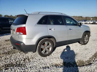 2013 Kia Sorento EX with VIN 5XYKU4A23DG376762, listed as a Copart auction lot 43710375 with 195,246 mi miles and Salvage Title. Bid and sale history available at carsss.com. Image 3.