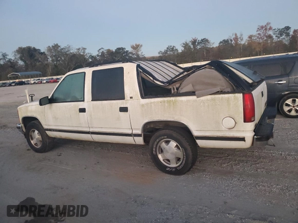 1996 Chevrolet Suburban z VIN 3GNFK16R7TG124404, wystawiony jako Copart lot #77361264 z przebiegiem 256 935 mil mil oraz Szkoda całkowita • Salvage title. Historia ofert i sprzedaży dostępna na DreamBid. Obrazek 2.