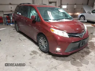 2018 Toyota Sienna XLE Auto Access Seat with VIN 5TDYZ3DC6JS920230, listed as a IAAI auction lot 41566438 with 186,213 mi miles. Bid and sale history available at carsss.com. Image 1.