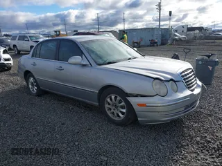 2004 Kia Amanti z VIN KNALD124045037496, wystawiony jako IAAI lot #41693053 z przebiegiem 216 580 mil mil oraz . Historia ofert i sprzedaży dostępna na DreamBid. Obrazek 1.