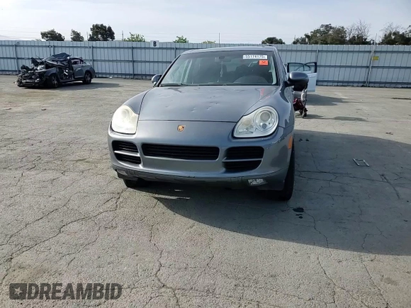 2005 Porsche Cayenne z VIN WP1AA29P65LA23655, wystawiony jako Copart lot #55174175 z przebiegiem 153 837 mil mil oraz Szkoda całkowita • Salvage title. Historia ofert i sprzedaży dostępna na DreamBid. Obrazek 13.