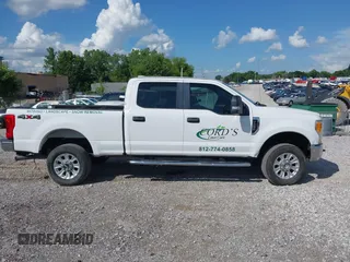 2017 Ford F-250 Lariat z VIN 1FT7W2B61HEC00975, wystawiony jako IAAI lot #42666032 z przebiegiem 72 664 mil mil oraz . Historia ofert i sprzedaży dostępna na DreamBid. Obrazek 13.