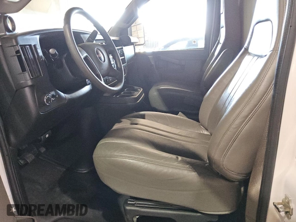 2021 GMC Savana Commercial z VIN 1GDY7RF76M1211125, wystawiony jako Copart lot #86904144 z przebiegiem Nie podano mil oraz Tytuł czysty. Historia ofert i sprzedaży dostępna na DreamBid. Obrazek 5.