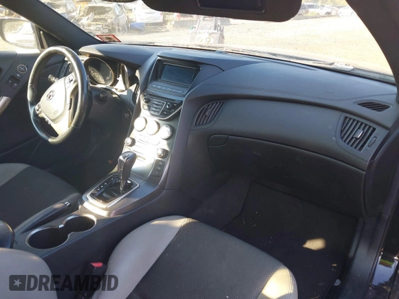 2016 Hyundai Genesis Coupe 3.8L Base with VIN KMHHT6KJ5GU136772, listed as a IAAI auction lot 40543019 with 93,597 mi miles. Bid and sale history available at carsss.com. Image 5.
