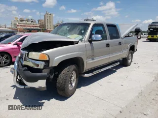 2002 GMC Sierra 2500HD SLE z VIN 1GTHC23112F200654, wystawiony jako Copart lot #58388695 z przebiegiem 215 244 mil mil oraz Szkoda całkowita • Salvage title. Historia ofert i sprzedaży dostępna na DreamBid. Obrazek 1.