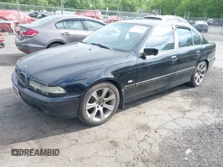 1997 BMW 5 Series 540i z VIN WBADE5324VBV92704, wystawiony jako IAAI lot #42305703 z przebiegiem 202 371 mil mil oraz . Historia ofert i sprzedaży dostępna na DreamBid. Obrazek 2.