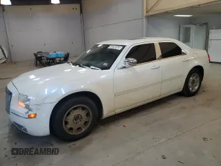 2006 Chrysler 300 Touring z VIN 2C3KA53G16H112729, wystawiony jako Copart lot #55280465 z przebiegiem 198 255 mil mil oraz Czysty tytuł • Clean title. Historia ofert i sprzedaży dostępna na DreamBid. Obrazek 1.