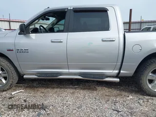2015 Ram 1500 Big Horn z VIN 3C6RR7LT8FG711548, wystawiony jako IAAI lot #42059708 z przebiegiem 181 589 mil mil oraz . Historia ofert i sprzedaży dostępna na DreamBid. Obrazek 14.