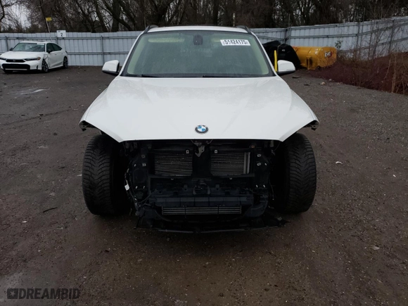 2015 BMW X1 xDrive28i with VIN WBAVL1C5XFVY27197, listed as a Copart auction lot 51424175 with 182,929 mi miles and Salvage Title. Bid and sale history available at carsss.com. Image 5.
