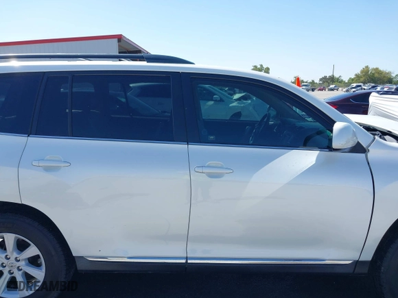2013 Toyota Highlander with VIN 5TDZK3EH3DS132898, listed as a IAAI auction lot 41992862 with 140,525 mi miles. Bid and sale history available at carsss.com. Image 13.