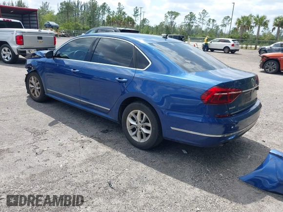 2017 Volkswagen Passat S z VIN 1VWAT7A30HC067492, wystawiony jako IAAI lot #41796538 z przebiegiem 43 926 mil mil oraz . Historia ofert i sprzedaży dostępna na DreamBid. Obrazek 3.