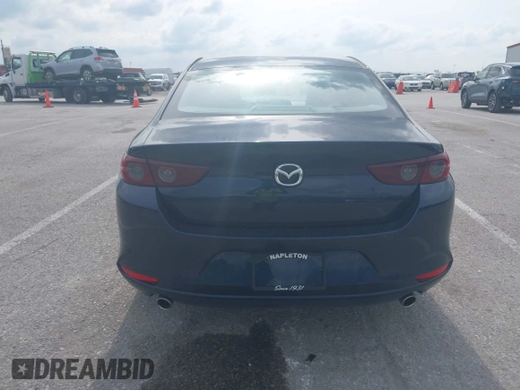 2021 Mazda 3 Select с VIN JM1BPBBL3M1334417, выставлен на аукционе IAAI как лот 42296677 с пробегом 37 142 миль миль и . История ставок и продаж доступна на DreamBid. Изображение 15.