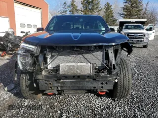 2024 GMC Canyon 4WD AT4 with VIN 1GTP6DEK2R1180037, listed as a Copart auction lot 85656994 with 7,565 mi miles and Salvage Title. Bid and sale history available at carsss.com. Image 5.