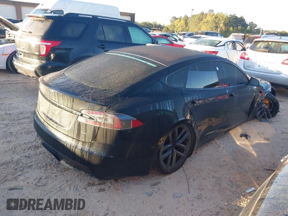 2021 Tesla Model S Plaid with VIN 5YJSA1E62MF451785, listed as a IAAI auction lot 40520806 with 31,084 mi miles. Bid and sale history available at carsss.com. Image 4.