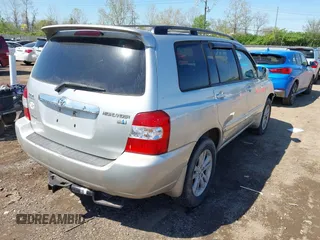 2006 Toyota Highlander Hybrid with VIN JTEEW21A560019431, listed as a IAAI auction lot 42112205 with 240,527 mi miles. Bid and sale history available at carsss.com. Image 4.