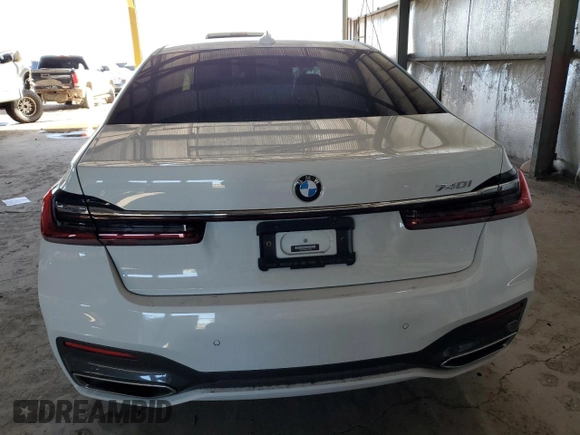 2020 BMW 7 Series 740i with VIN WBA7T2C09LGL18088, listed as a Copart auction lot 39695183 with 27,240 mi miles. Bid and sale history available at carsss.com. Image 6.