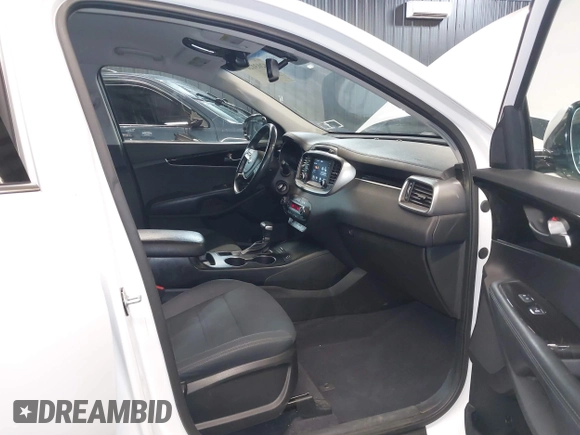 2019 Kia Sorento LX with VIN 5XYPGDA35KG451755, listed as a IAAI auction lot 42031207 with 73,158 mi miles. Bid and sale history available at carsss.com. Image 5.