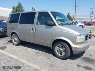 2004 GMC Safari Passenger with VIN 1GKDM19X14B502929, listed as a IAAI auction lot 42096114 with 221,352 mi miles. Bid and sale history available at carsss.com. Image 1.
