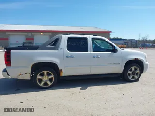 2007 Chevrolet Avalanche LTZ with VIN 3GNFK12347G281010, listed as a IAAI auction lot 42069798 with 203,042 mi miles. Bid and sale history available at carsss.com. Image 14.