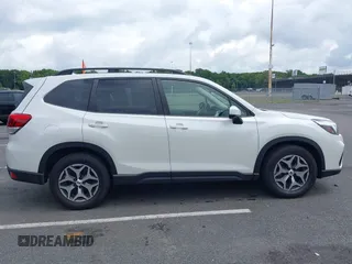 2019 Subaru Forester Premium with VIN JF2SKAEC5KH564387, listed as a IAAI auction lot 39915371 with 57,331 mi miles. Bid and sale history available at carsss.com. Image 13.