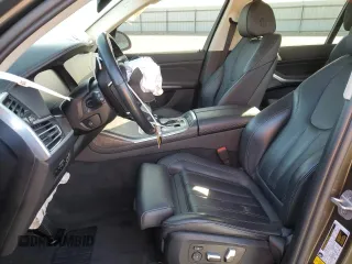 2021 BMW X7 xDrive40i z VIN 5UXCW2C04M9F03701, wystawiony jako Copart lot #52409985 z przebiegiem Nie podano mil oraz Szkody całkowita. Historia ofert i sprzedaży dostępna na DreamBid. Obrazek 7.