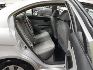 2011 Hyundai Accent GLS z VIN KMHCN4AC1BU605828, wystawiony jako IAAI lot #42129829 z przebiegiem 154 224 mil mil oraz . Historia ofert i sprzedaży dostępna na DreamBid. Obrazek 8.