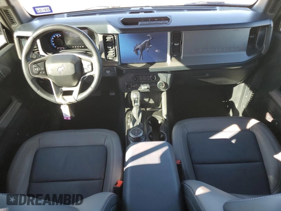 2022 Ford Bronco z VIN 1FMDE5DH6NLB13372, wystawiony jako Copart lot #80020714 z przebiegiem 19 783 mil mil oraz Szkoda całkowita • Salvage title. Historia ofert i sprzedaży dostępna na DreamBid. Obrazek 8.