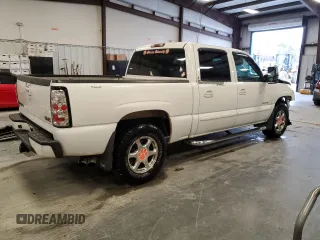 2005 GMC Sierra Denali z VIN 2GTEK63N651146747, wystawiony jako Copart lot #84715894 z przebiegiem 262 492 mil mil oraz Szkody całkowita. Historia ofert i sprzedaży dostępna na DreamBid. Obrazek 3.
