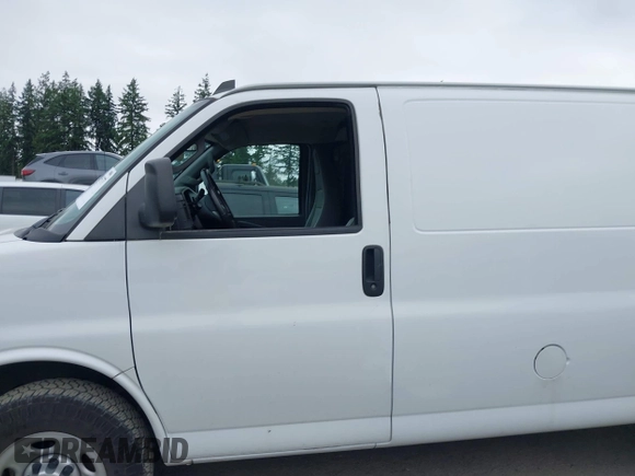 2019 Chevrolet Express Cargo z VIN 1GCWGAFP7K1189100, wystawiony jako IAAI lot #42459577 z przebiegiem 95 789 mil mil oraz . Historia ofert i sprzedaży dostępna na DreamBid. Obrazek 14.