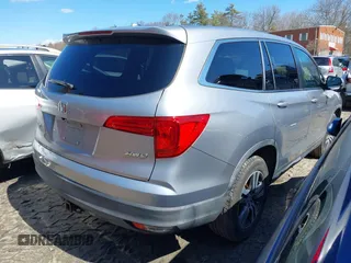 2016 Honda Pilot EX with VIN 5FNYF6H35GB004589, listed as a IAAI auction lot 41786117 with 107,717 mi miles. Bid and sale history available at carsss.com. Image 4.