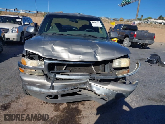 2000 GMC New Sierra 1500 SL with VIN 2GTEC19V6Y1136571, listed as a IAAI auction lot 41043650 with 206,367 mi miles. Bid and sale history available at carsss.com. Image 12.