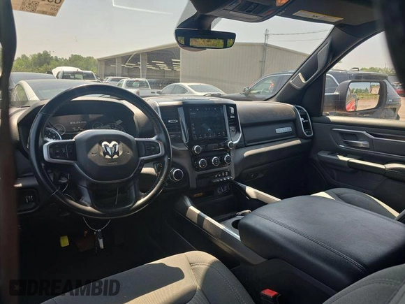 2022 Ram 1500 Big Horn z VIN 1C6RRFFG4NN179021, wystawiony jako IAAI lot #42510107 z przebiegiem 100 758 mil mil oraz . Historia ofert i sprzedaży dostępna na DreamBid. Obrazek 2.