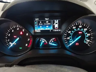 2014 Ford Escape SE z VIN 1FMCU9GX5EUA05294, wystawiony jako IAAI lot #42282028 z przebiegiem 119 046 mil mil oraz . Historia ofert i sprzedaży dostępna na DreamBid. Obrazek 7.