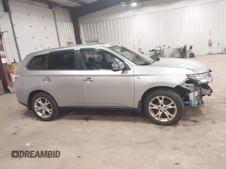 2014 Mitsubishi Outlander GT z VIN JA4JZ4AX6EZ015919, wystawiony jako IAAI lot #41811803 z przebiegiem 182 458 mil mil oraz . Historia ofert i sprzedaży dostępna na DreamBid. Obrazek 13.