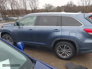 2019 Toyota Highlander SE with VIN 5TDJZRFH1KS959015, listed as a IAAI auction lot 41817317 with 98,365 mi miles. Bid and sale history available at carsss.com. Image 15.