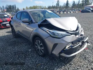 2020 Toyota C-HR LE with VIN JTNKHMBXXL1077939, listed as a IAAI auction lot 42044122 with 47,140 mi miles. Bid and sale history available at carsss.com. Image 1.