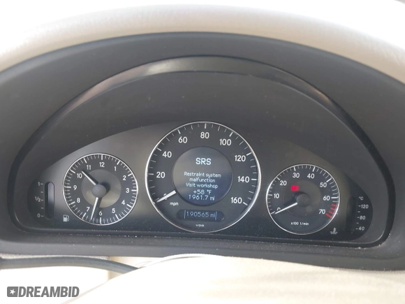 2007 Mercedes-Benz CLK-Class 3.5L with VIN WDBTK56F67F207689, listed as a IAAI auction lot 41797499 with 190,565 mi miles. Bid and sale history available at carsss.com. Image 7.