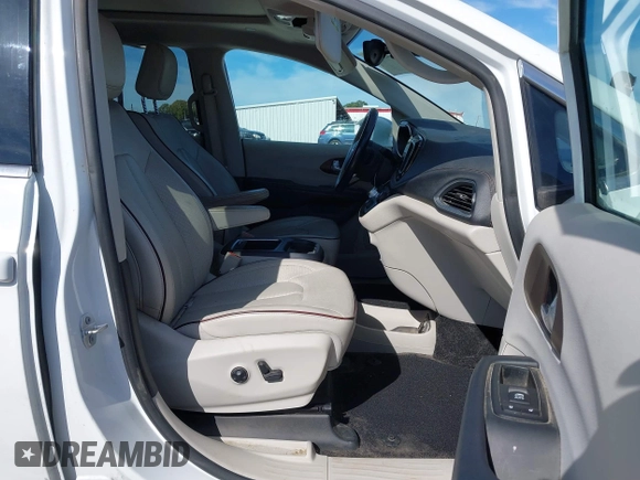 2017 Chrysler Pacifica Limited with VIN 2C4RC1GG6HR659936, listed as a IAAI auction lot 42024887 with 83,705 mi miles and . Bid and sale history available at DreamBid. Image 5.