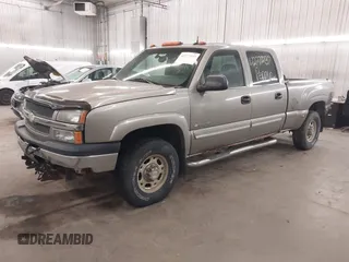 2003 Chevrolet Silverado 1500HD LS z VIN 1GCGK13U43F215122, wystawiony jako IAAI lot #42277237 z przebiegiem Nie podano mil oraz . Historia ofert i sprzedaży dostępna na DreamBid. Obrazek 2.