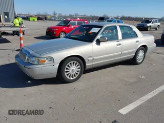 2010 Mercury Grand Marquis LS z VIN 2MEBM7FV4AX608503, wystawiony jako IAAI lot #41721726 z przebiegiem 172 907 mil mil oraz . Historia ofert i sprzedaży dostępna na DreamBid. Obrazek 2.