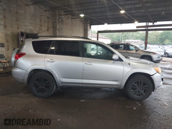 2006 Toyota RAV4 Sport z VIN JTMBD32V366010048, wystawiony jako IAAI lot #42253991 z przebiegiem 271 034 mil mil oraz . Historia ofert i sprzedaży dostępna na DreamBid. Obrazek 13.