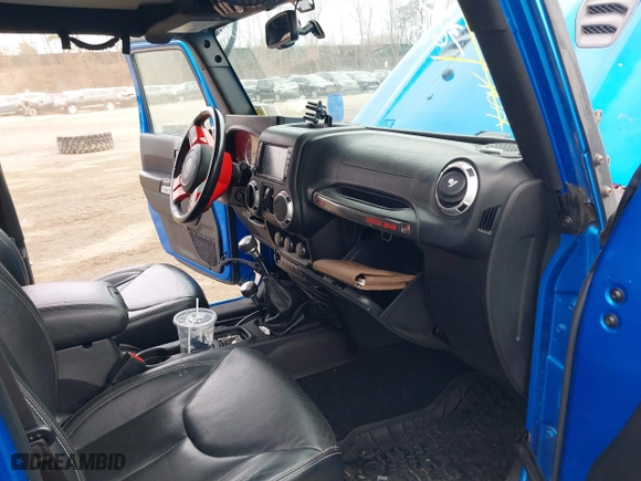 2016 Jeep Wrangler Unlimited Rubicon with VIN 1C4BJWFG2GL192074, listed as a IAAI auction lot 41598861 with 70,000 mi miles. Bid and sale history available at carsss.com. Image 5.