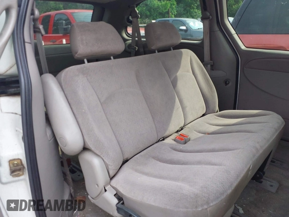 2002 Dodge Caravan Sport with VIN 2B4GP44382R741363, listed as a IAAI auction lot 42141905 with 204,793 mi miles and . Bid and sale history available at carsss.com. Image 8.