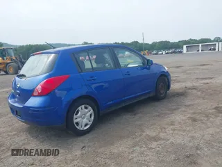 2011 Nissan Versa S z VIN 3N1BC1CP0BL395790, wystawiony jako IAAI lot #42477284 z przebiegiem 270 145 mil mil oraz . Historia ofert i sprzedaży dostępna na DreamBid. Obrazek 4.